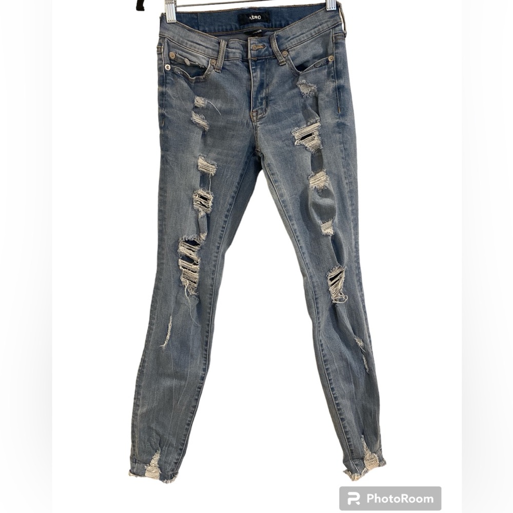Women’s Aero Distressed Light Wash Low Rise Skinny Jeans, Size 2.